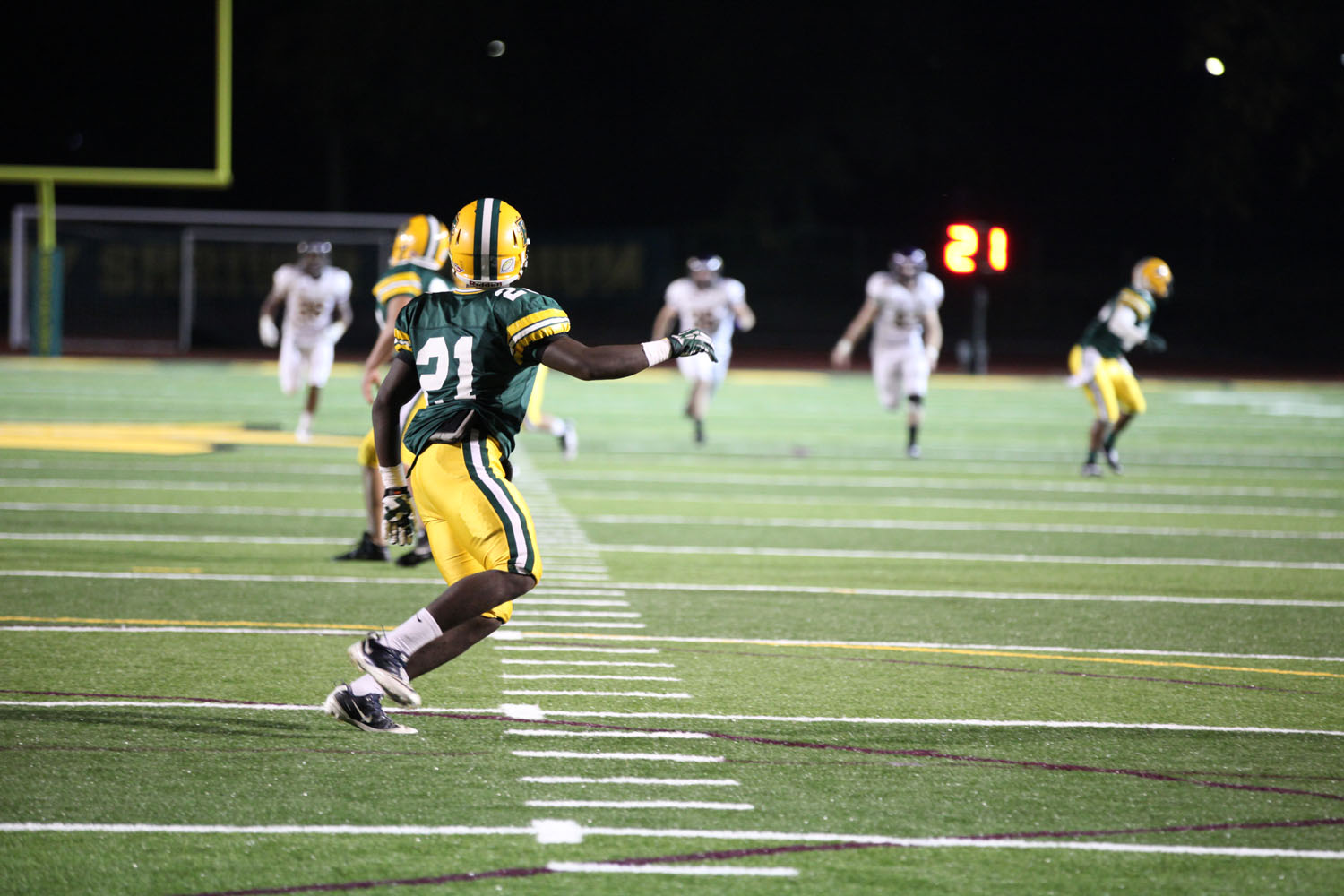 Dan Andrews looking to catch the ball and return the kickoff