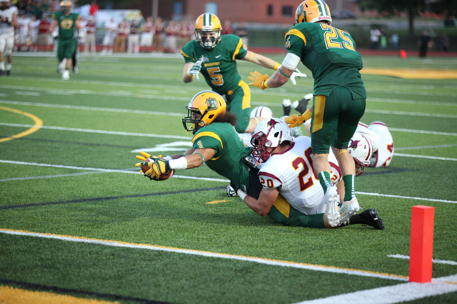 Eric Malave stretching for the goalline!