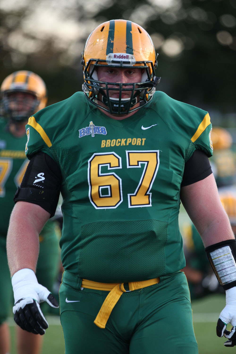 Tre Fesinger warming up with his teammates