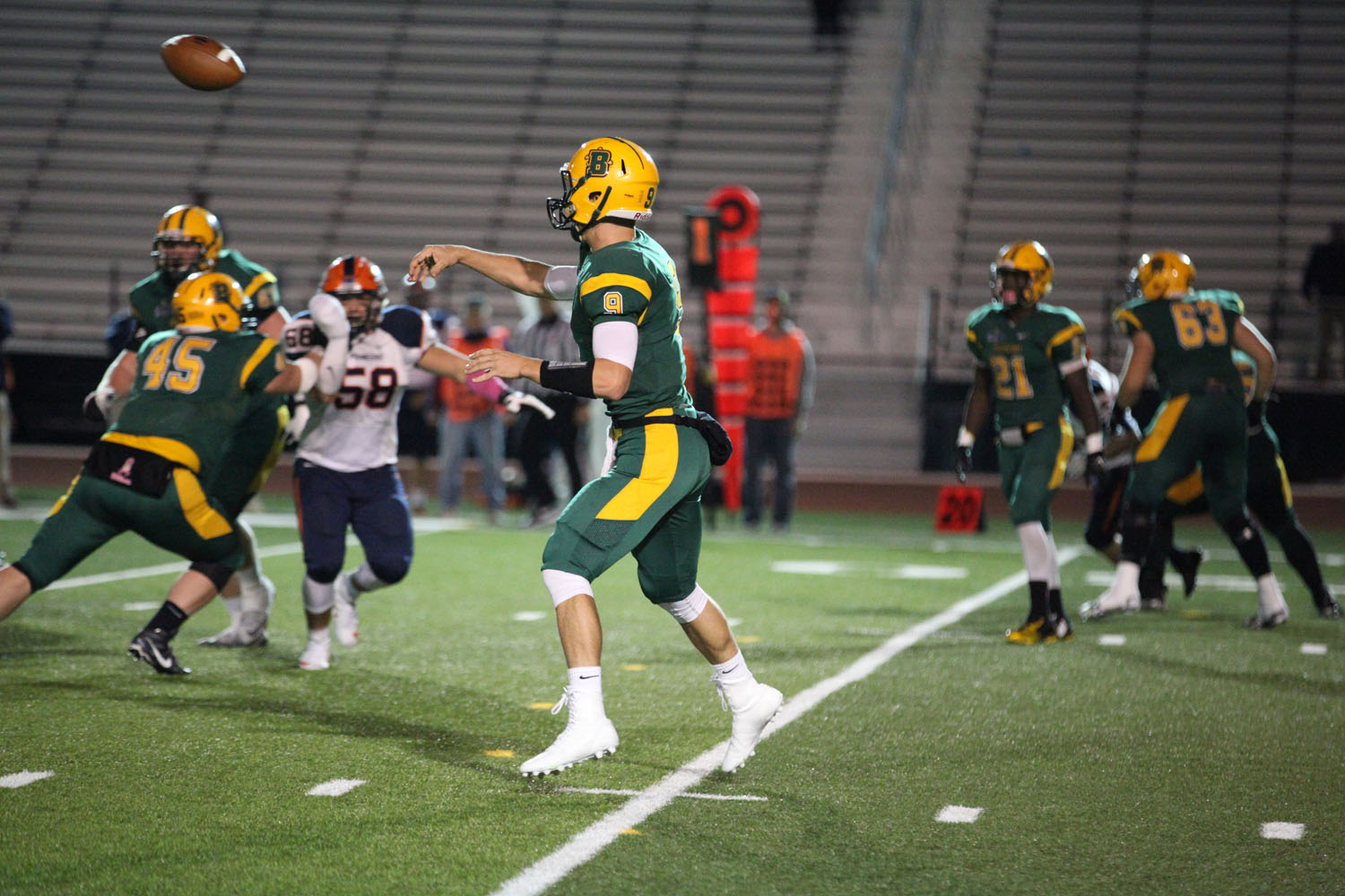 Wayne Bonsell throwing the ball to a teammate