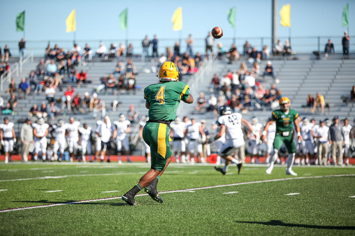 Jerry Thompson about to make a catch