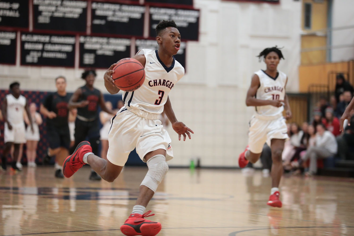 Mekhi going to the hoop!