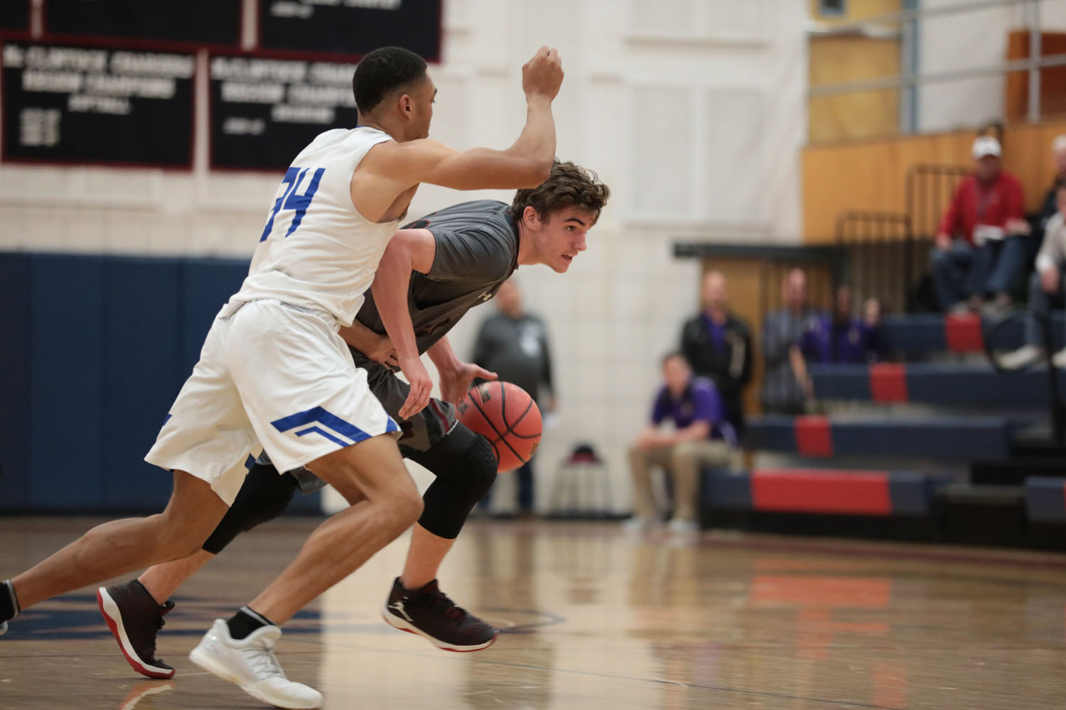 DRHS player Driving to the lane