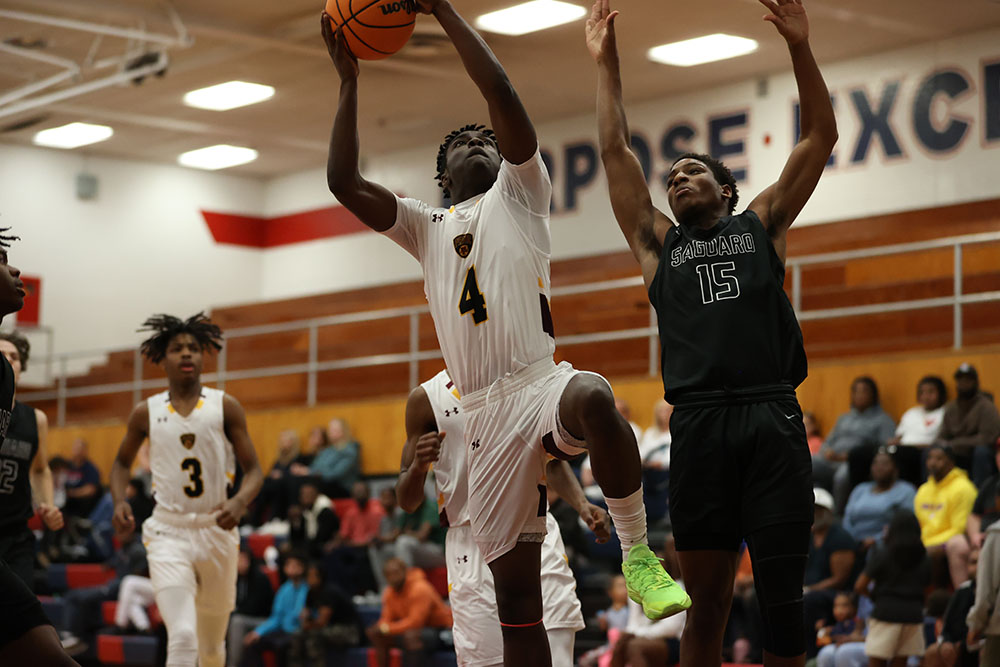 Mountain Pointe guard going in for the layup