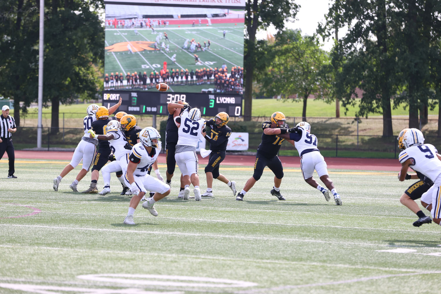 Brockport QB passing the ball