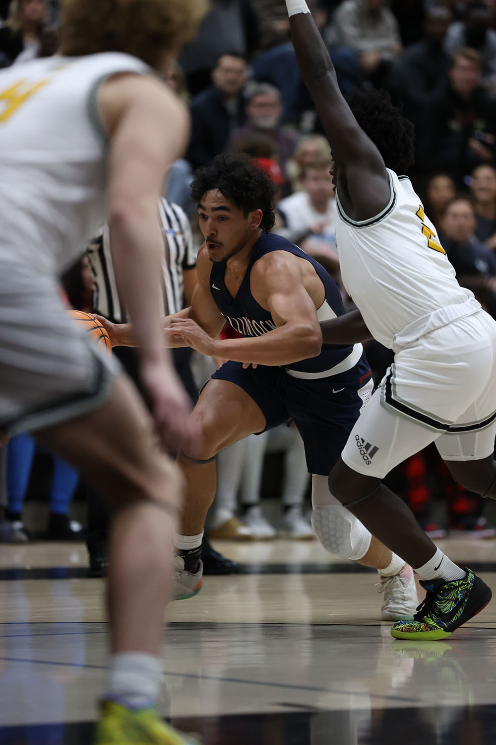 Volz driving to the basket