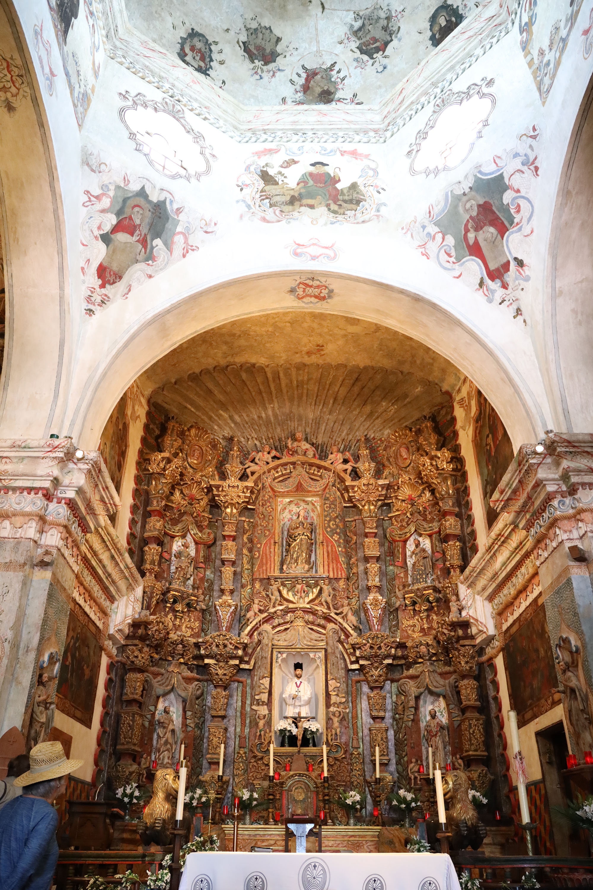 Mission San Xavier alter