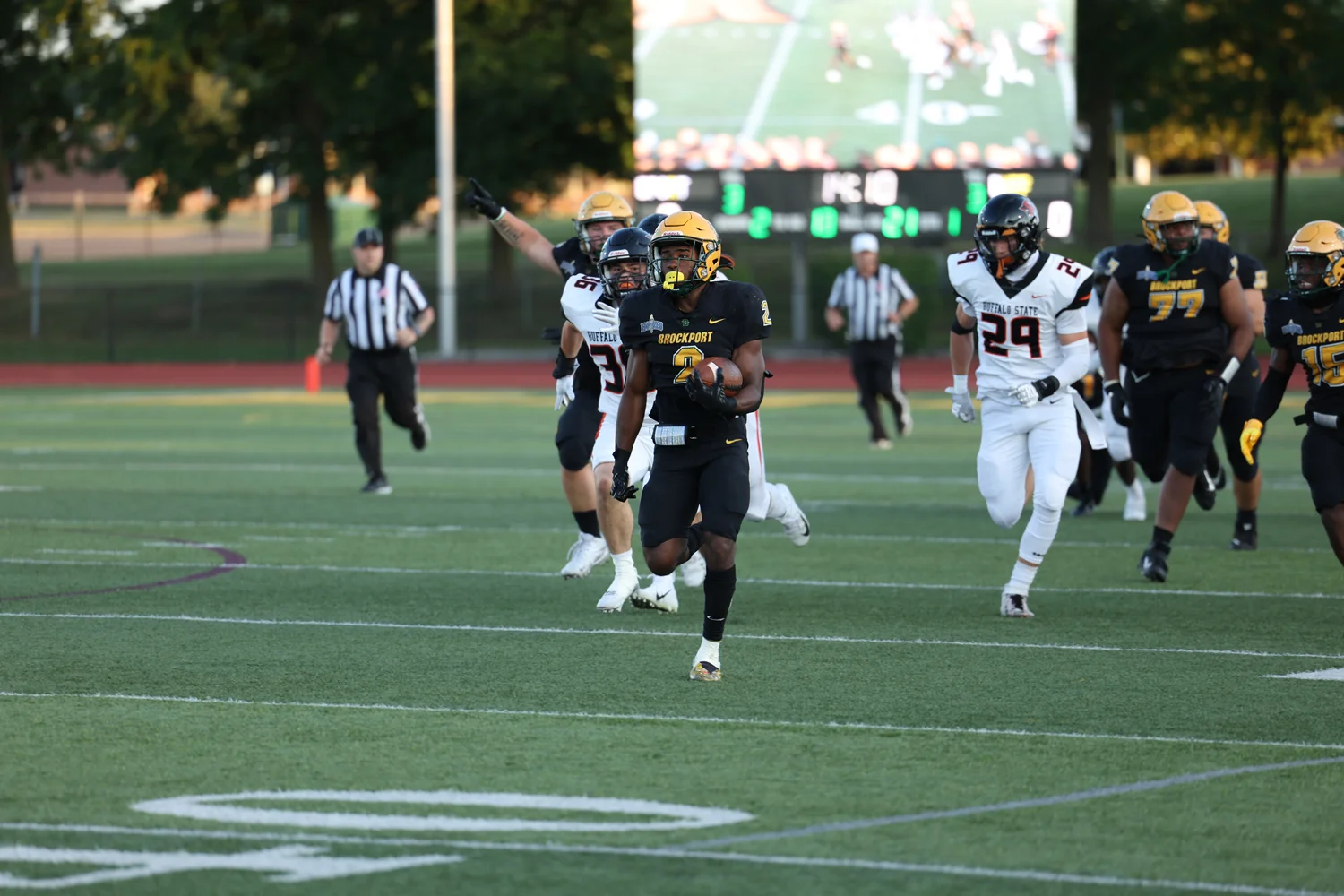 Brockport RB running for a long TD