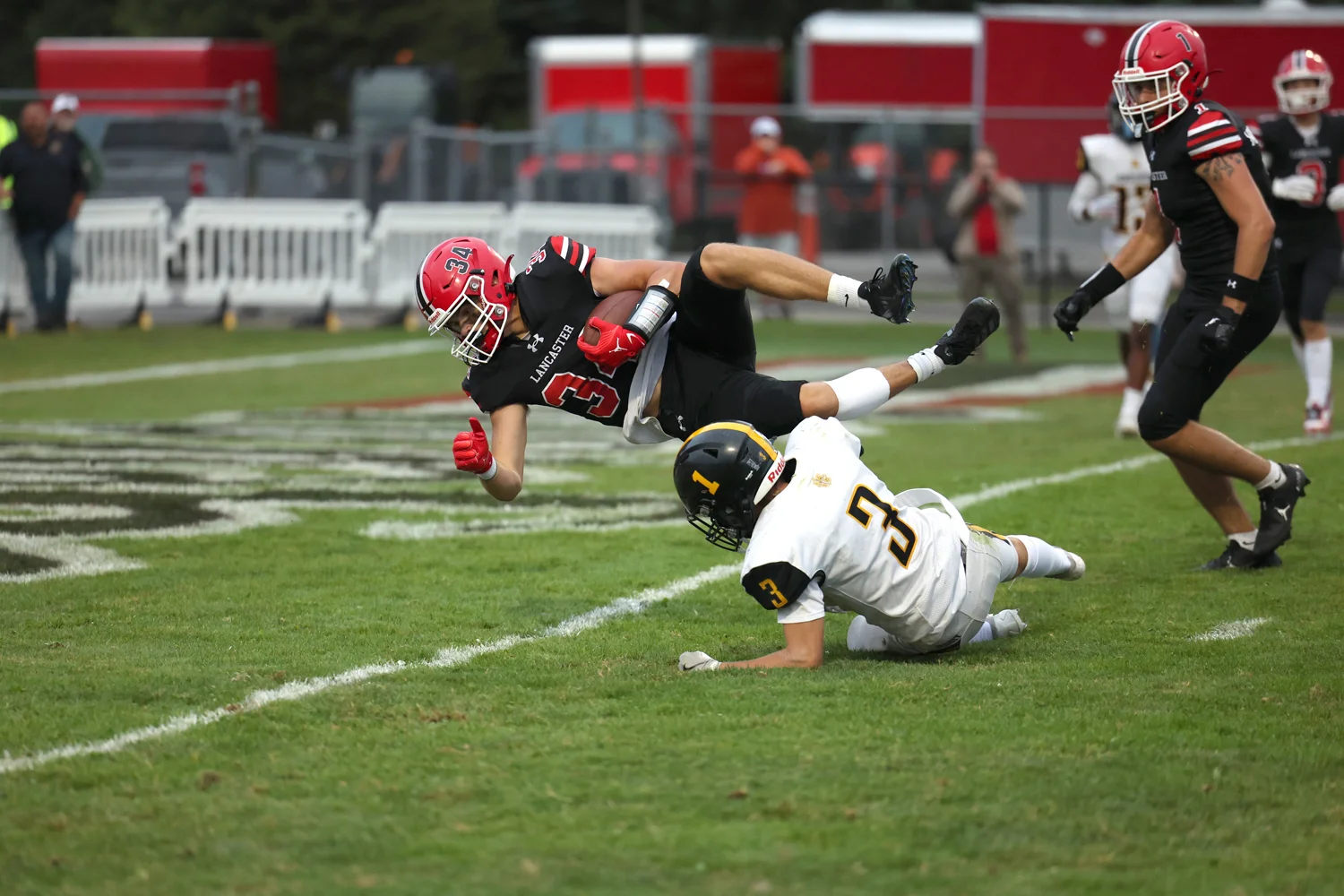 RB flying through the air over the goalline