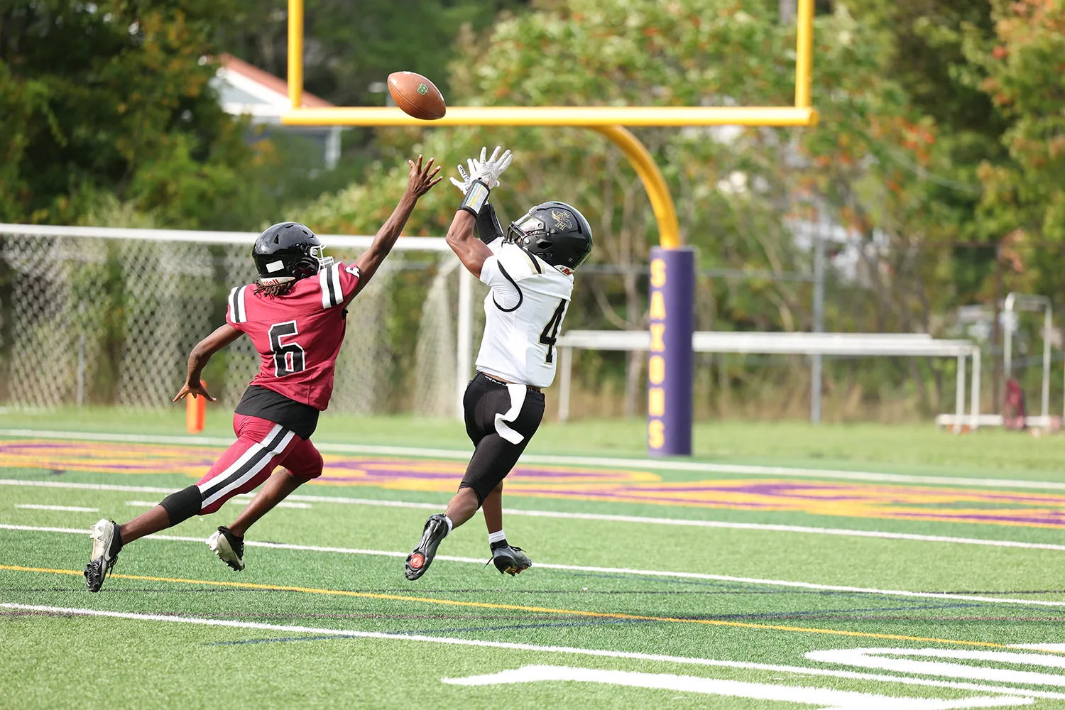 WR about to make a catch for Rush